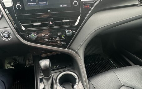 Toyota Camry, 2021 год, 3 200 000 рублей, 10 фотография