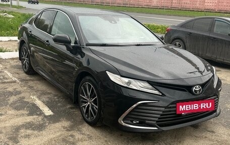 Toyota Camry, 2021 год, 3 200 000 рублей, 5 фотография