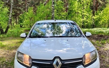 Renault Logan II, 2015 год, 645 000 рублей, 2 фотография