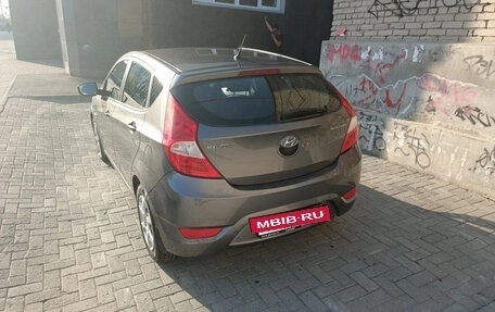 Hyundai Solaris II рестайлинг, 2012 год, 840 000 рублей, 5 фотография