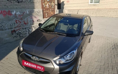 Hyundai Solaris II рестайлинг, 2012 год, 840 000 рублей, 12 фотография