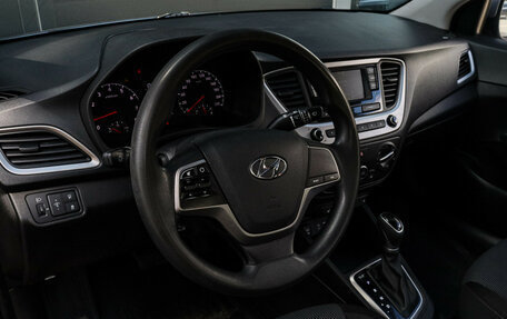 Hyundai Solaris II рестайлинг, 2018 год, 1 000 000 рублей, 12 фотография
