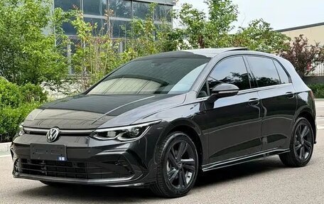 Volkswagen Golf VIII, 2023 год, 1 910 000 рублей, 1 фотография