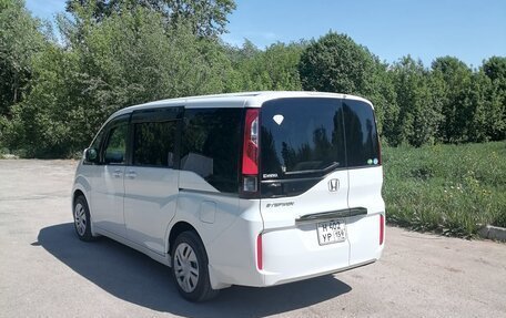 Honda Stepwgn IV, 2017 год, 1 761 000 рублей, 2 фотография