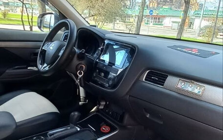 Mitsubishi Outlander III рестайлинг 3, 2018 год, 2 300 000 рублей, 2 фотография