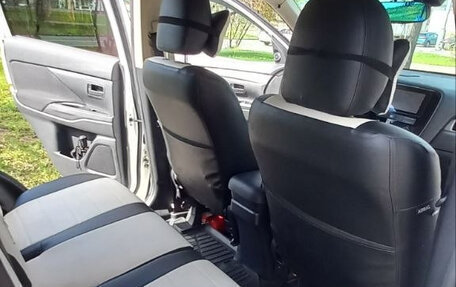 Mitsubishi Outlander III рестайлинг 3, 2018 год, 2 300 000 рублей, 3 фотография