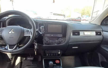 Mitsubishi Outlander III рестайлинг 3, 2018 год, 2 300 000 рублей, 4 фотография