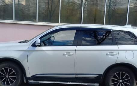 Mitsubishi Outlander III рестайлинг 3, 2018 год, 2 300 000 рублей, 12 фотография