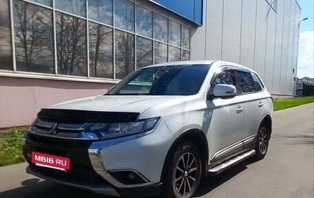 Mitsubishi Outlander III рестайлинг 3, 2018 год, 2 300 000 рублей, 7 фотография