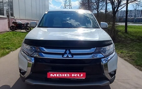 Mitsubishi Outlander III рестайлинг 3, 2018 год, 2 300 000 рублей, 9 фотография