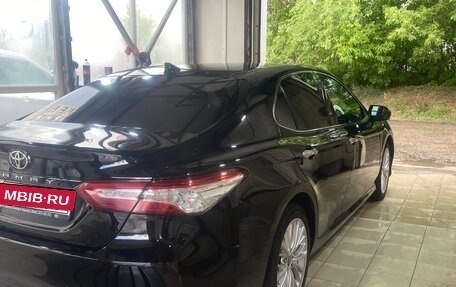 Toyota Camry, 2020 год, 2 700 000 рублей, 4 фотография