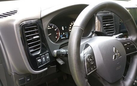 Mitsubishi Outlander III рестайлинг 3, 2016 год, 1 550 000 рублей, 7 фотография