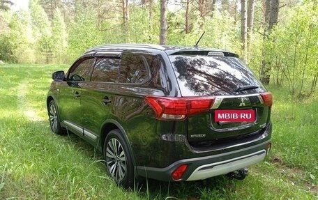 Mitsubishi Outlander III рестайлинг 3, 2016 год, 1 550 000 рублей, 6 фотография