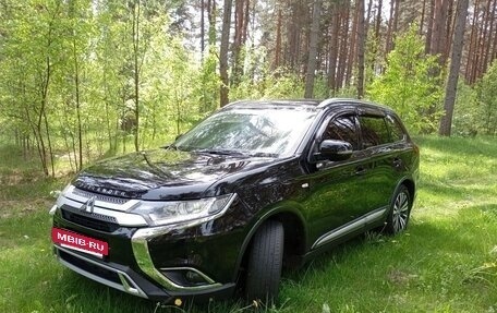 Mitsubishi Outlander III рестайлинг 3, 2016 год, 1 550 000 рублей, 9 фотография