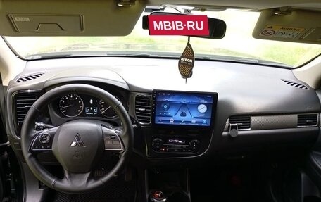 Mitsubishi Outlander III рестайлинг 3, 2016 год, 1 550 000 рублей, 10 фотография