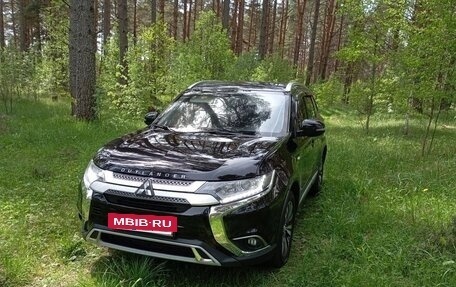 Mitsubishi Outlander III рестайлинг 3, 2016 год, 1 550 000 рублей, 2 фотография