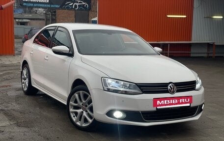 Volkswagen Jetta VI, 2012 год, 900 000 рублей, 2 фотография