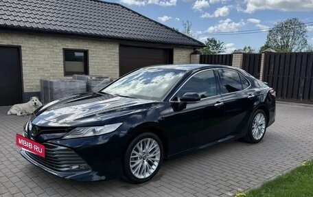 Toyota Camry, 2020 год, 3 100 000 рублей, 2 фотография