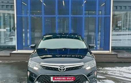 Toyota Camry, 2017 год, 2 325 000 рублей, 2 фотография