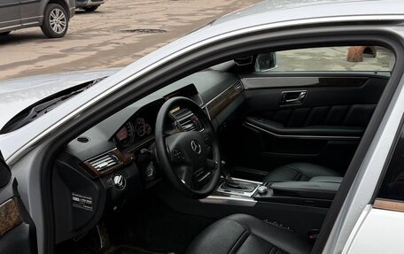 Mercedes-Benz E-Класс, 2009 год, 900 000 рублей, 3 фотография