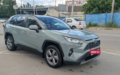 Toyota RAV4, 2020 год, 2 900 000 рублей, 2 фотография