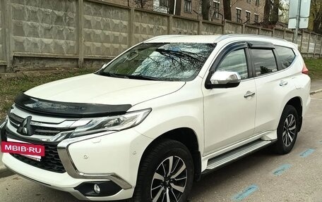 Mitsubishi Pajero Sport III рестайлинг, 2016 год, 3 700 000 рублей, 4 фотография