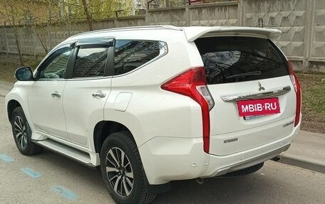 Mitsubishi Pajero Sport III рестайлинг, 2016 год, 3 700 000 рублей, 6 фотография