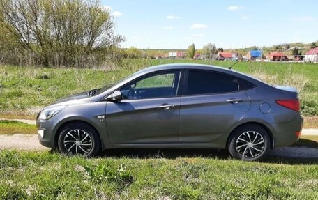 Hyundai Solaris II рестайлинг, 2014 год, 1 100 000 рублей, 3 фотография