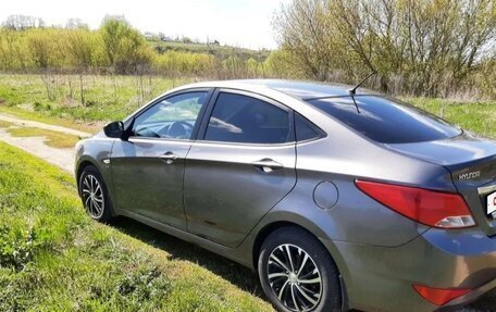 Hyundai Solaris II рестайлинг, 2014 год, 1 100 000 рублей, 4 фотография