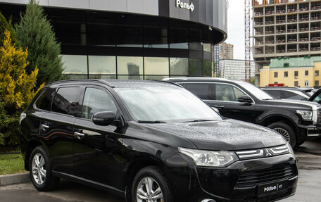 Mitsubishi Outlander III рестайлинг 3, 2013 год, 1 198 000 рублей, 2 фотография