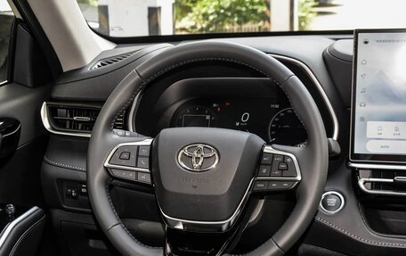 Toyota Highlander, 2026 год, 4 790 000 рублей, 17 фотография