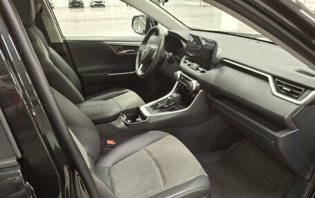 Toyota RAV4, 2024 год, 3 890 000 рублей, 15 фотография