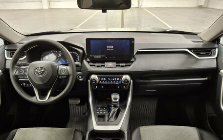 Toyota RAV4, 2024 год, 3 890 000 рублей, 18 фотография