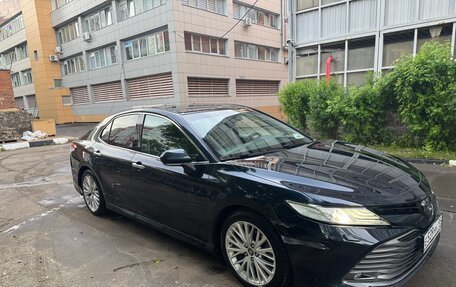 Toyota Camry, 2018 год, 1 900 000 рублей, 3 фотография