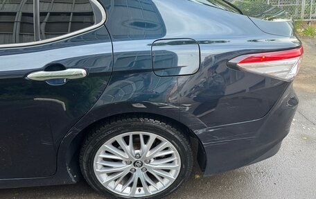 Toyota Camry, 2018 год, 1 900 000 рублей, 6 фотография