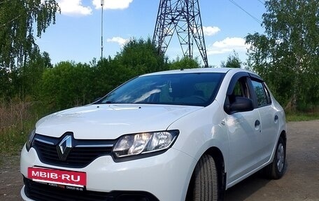 Renault Logan II, 2017 год, 680 000 рублей, 2 фотография