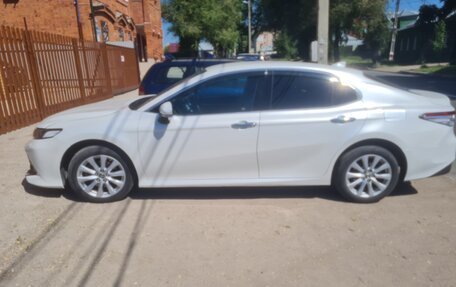 Toyota Camry, 2018 год, 2 100 000 рублей, 3 фотография