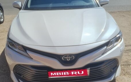 Toyota Camry, 2018 год, 2 100 000 рублей, 2 фотография