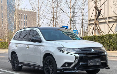 Mitsubishi Outlander III рестайлинг 3, 2022 год, 1 640 123 рублей, 2 фотография