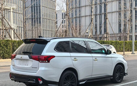 Mitsubishi Outlander III рестайлинг 3, 2022 год, 1 640 123 рублей, 5 фотография