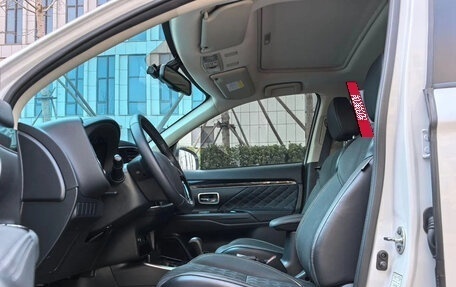 Mitsubishi Outlander III рестайлинг 3, 2022 год, 1 640 123 рублей, 7 фотография