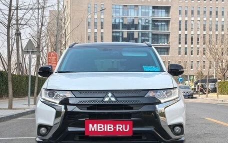 Mitsubishi Outlander III рестайлинг 3, 2022 год, 1 640 123 рублей, 3 фотография