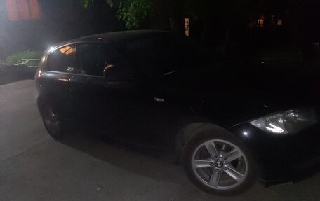 BMW 1 серия, 2010 год, 750 000 рублей, 2 фотография