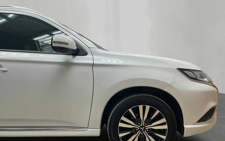 Mitsubishi Outlander III рестайлинг 3, 2022 год, 2 550 000 рублей, 6 фотография