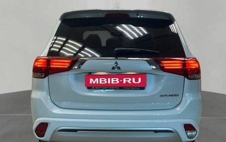 Mitsubishi Outlander III рестайлинг 3, 2022 год, 2 550 000 рублей, 3 фотография