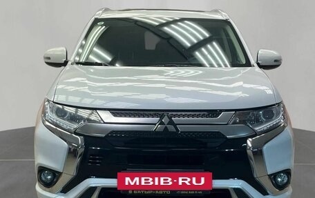 Mitsubishi Outlander III рестайлинг 3, 2022 год, 2 550 000 рублей, 8 фотография