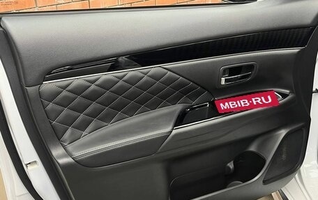 Mitsubishi Outlander III рестайлинг 3, 2022 год, 2 550 000 рублей, 11 фотография