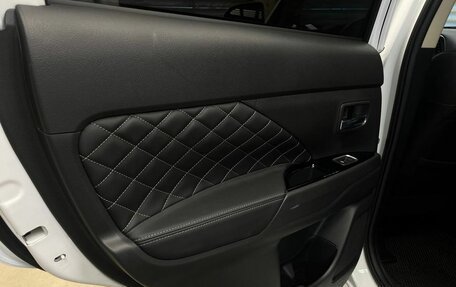 Mitsubishi Outlander III рестайлинг 3, 2022 год, 2 550 000 рублей, 22 фотография