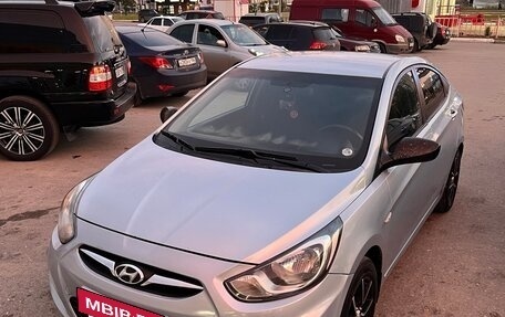 Hyundai Solaris II рестайлинг, 2011 год, 550 000 рублей, 1 фотография