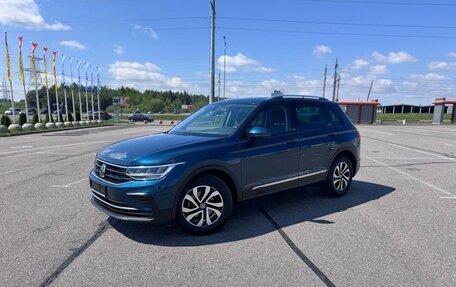 Volkswagen Tiguan II, 2021 год, 2 200 000 рублей, 3 фотография
